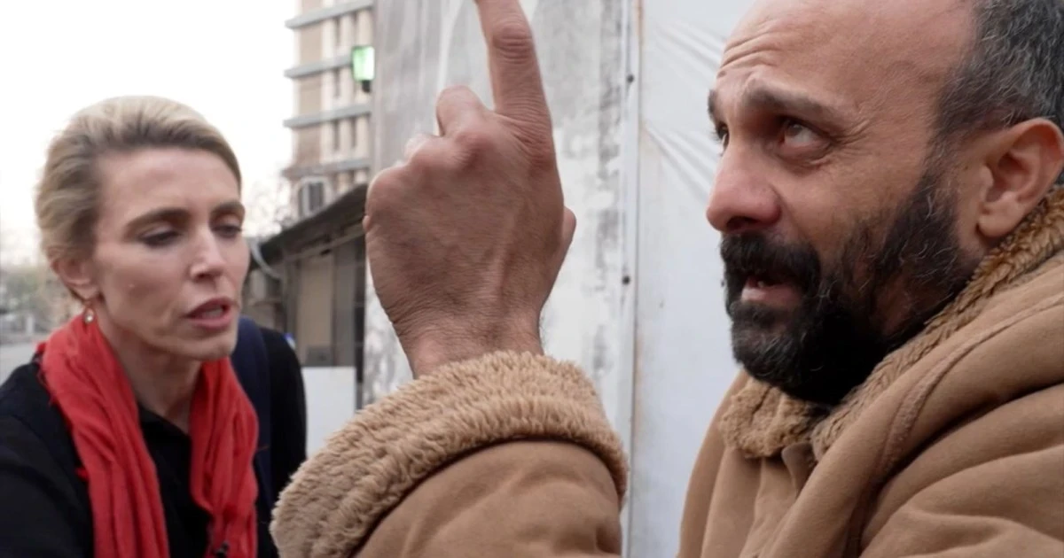 كلاريسا وارد تفوز بجائزة دانيال بيرل للصحافة والنزاهة بعد الجدل حول تقريرها عن سجن صيدنايا