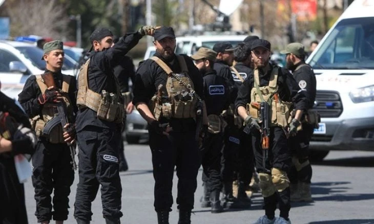 اشتباك مسلح في حماة على خلفية عائلية.. وتوقيف عناصر شرطة بسبب تجاوزات أثناء التدخل