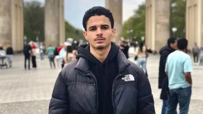 شاب سوري بطلًا في هامبورغ: محمد المحمد يوقف هجومًا بسكين ويحظى بإشادة ألمانية واسعة