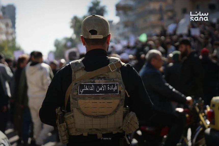 تفكيك عصـ..ـابة سطو مسـ..ـلح خلال عملية أمنية في اللاذقية