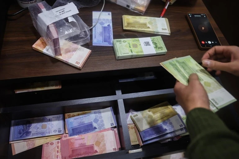 تحسن ملحوظ تسجله الليرة السورية عند افتتاح يوم الاثنين