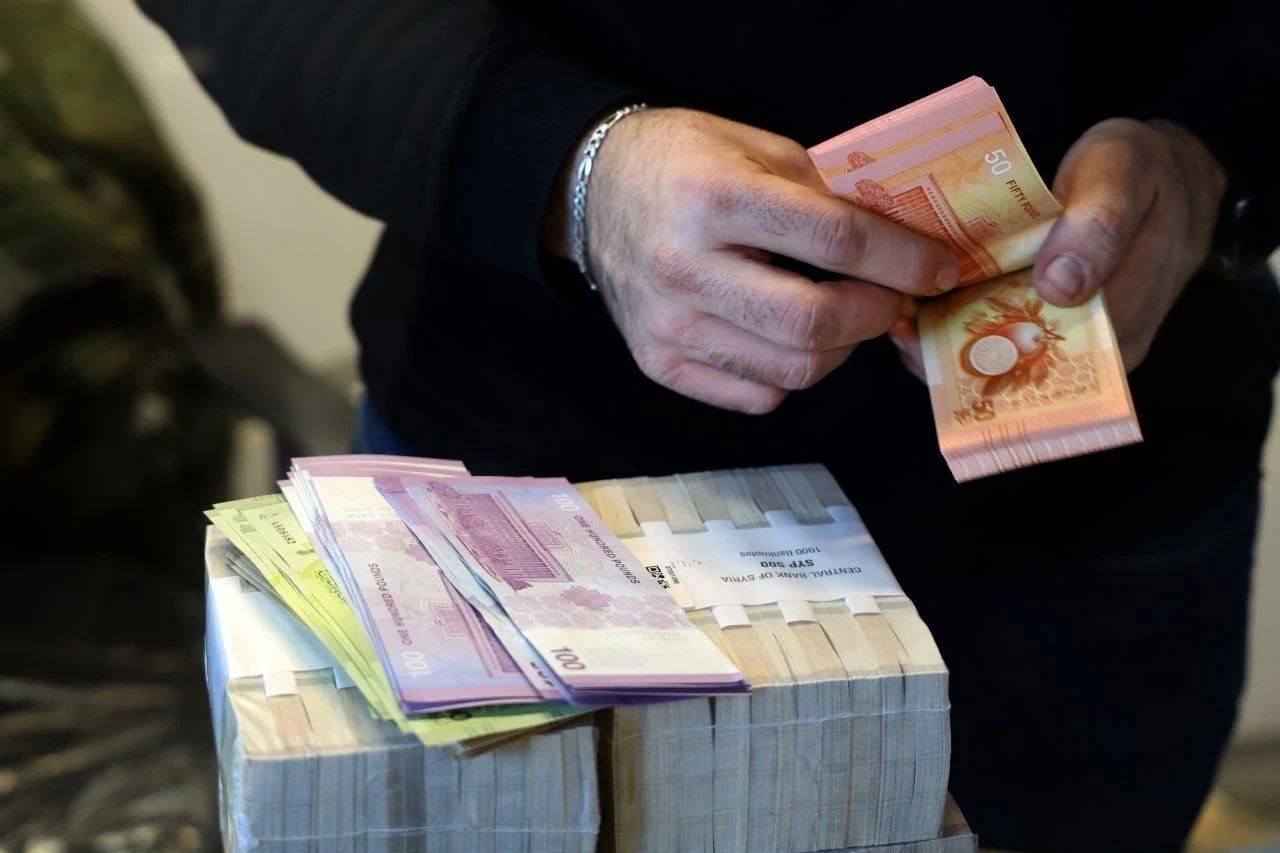 سعر صرف الليرة السورية عند افتتاح يوم الاربعاء