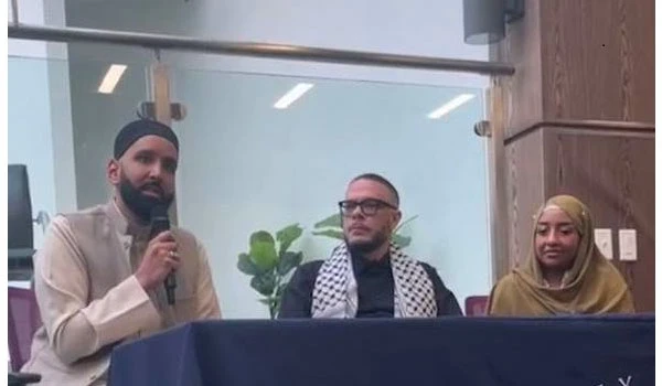 كان قسّاً لمدة 15 عامًا.. جيفري شون كينغ الأمريكي وزوجته يعتنقان الإسلام في أوائل ليالي رمضان