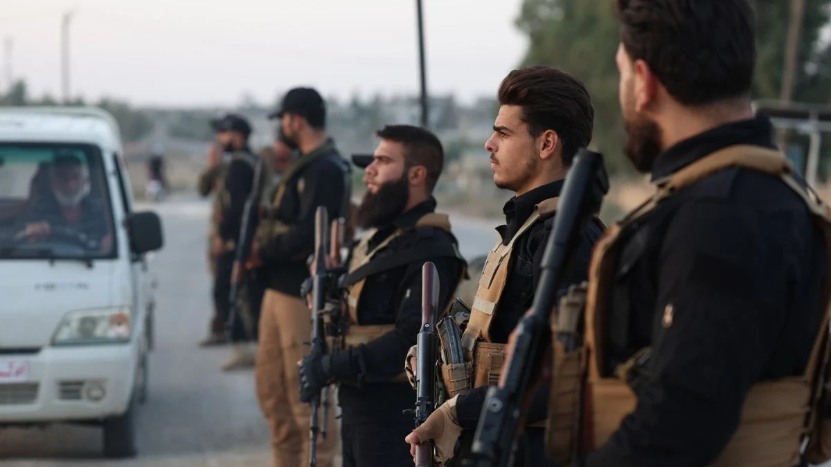 عملية أمنية في ريف جبلة تسفر عن توقيف عنصر وضبط أسلـ..ـحة