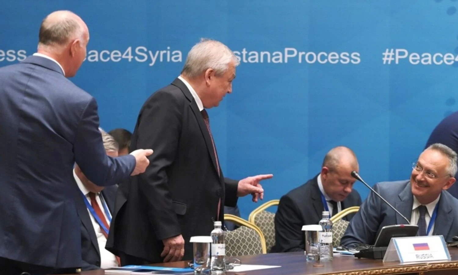 دول عربية تعـرض استضـافة اجتـماعات اللجـنة الدسـتورية السورية