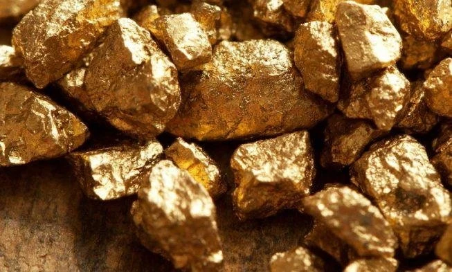 عصـابة تحـتال على الشعب باستخراج الذهب من تحت الأرض