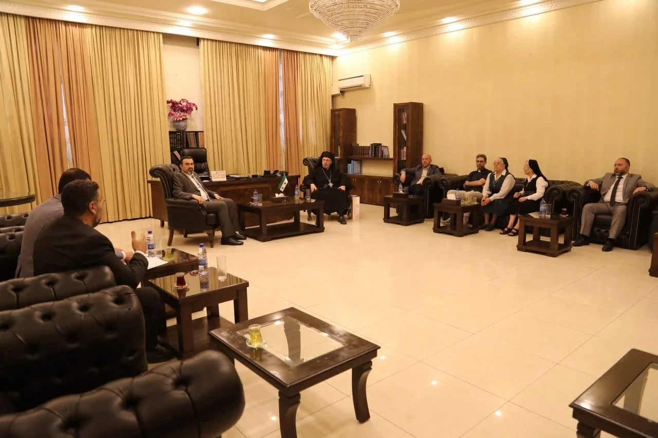 التربية السورية تبحث إعادة ترخيص المدارس المستولى عليها وضمان سلامة الطلاب