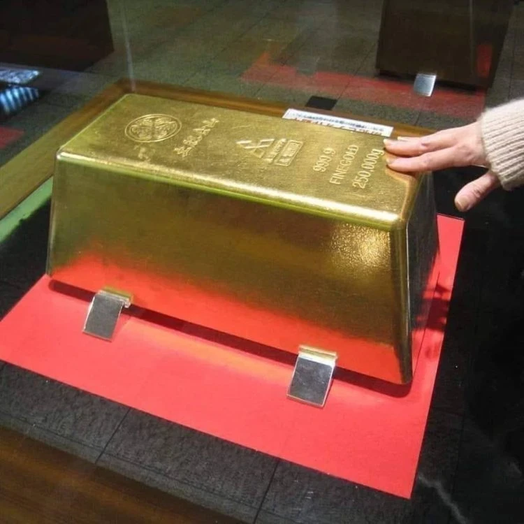 دبي تسـجل إنـجازًا عالـميًا بإنتاج أكـبر سبيـكة ذهبية في العالم