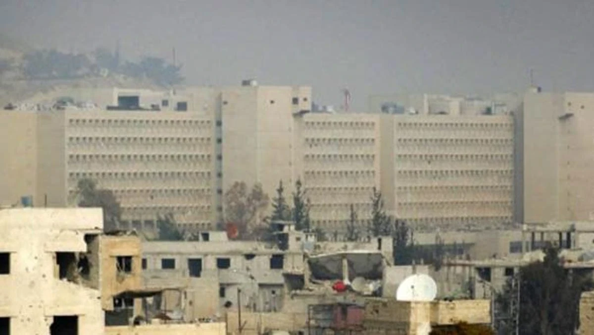 معتقـلـون سابقون يكـشـفون عن معـانـاتهم داخل مشـفى تشرين العسكري في دمشق