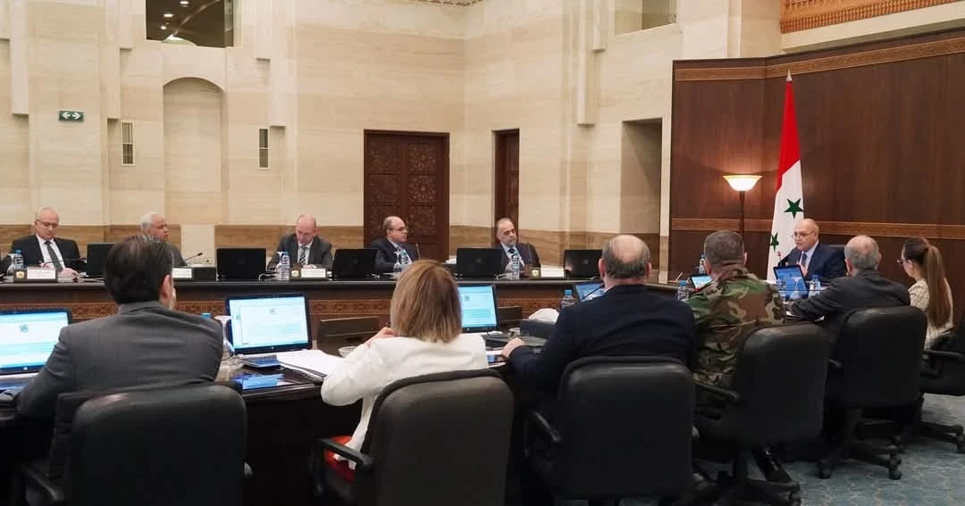 رئيس الحكومة: لا يمكن تقـديم الخدمـات مجـاناً دون تـوازن بين التكلـفة والتمـويل