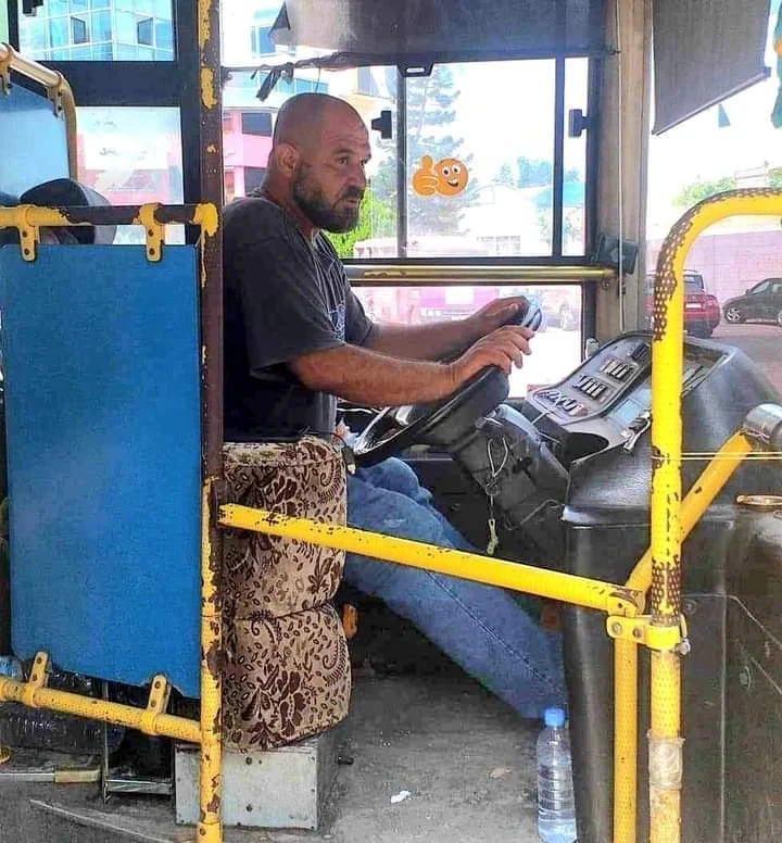 قصة إنسانية ملهمة: سائق يتجاوز الحدود في عالم النقل الداخلي بمدينة اللاذقية