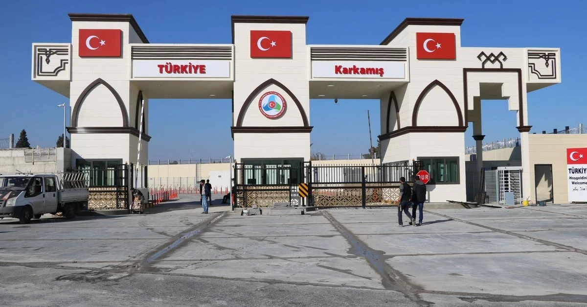 رسوم دخول معبر جرابلس: 100دولار لحملة الكملك من خارج عنتاب