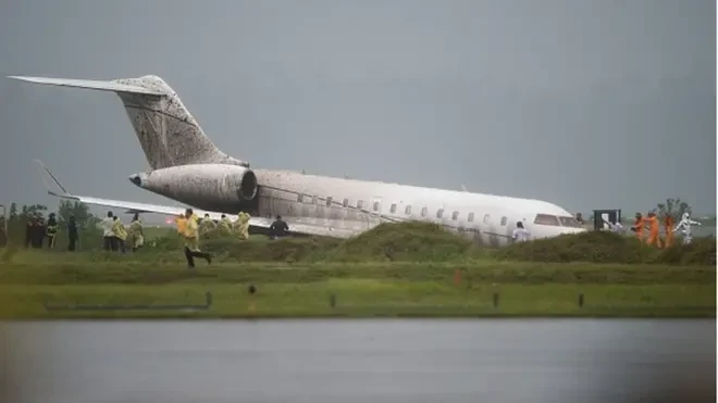 بالفيـديو... تحـطـم طـائرة ركـاب أذربيجـانـية تـقـل 72 شخـصاً قـرب مديـنة أكـاتـو