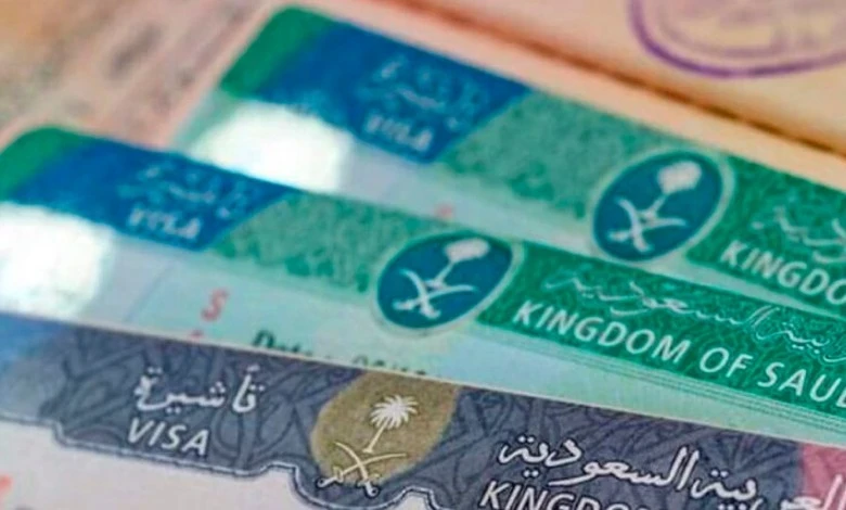 تعليق فيزا العمرة للسوريين يثير جدلاً واسعاً