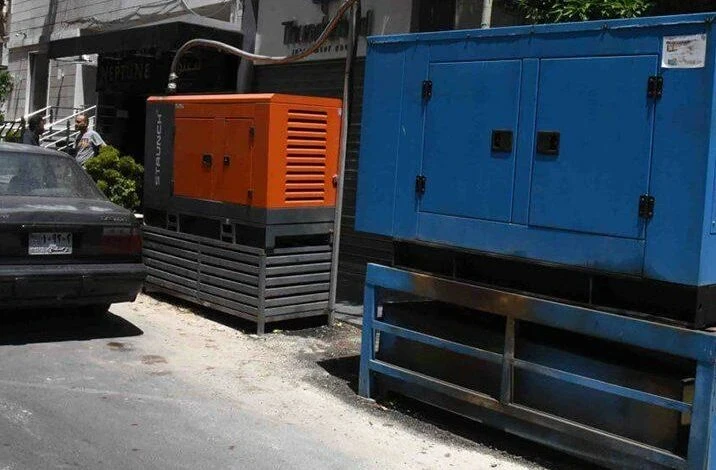 القـبـض على عـصـا.بـة سـر.قـة المنـظـمات الكهـربائية من مداخل الأبنية