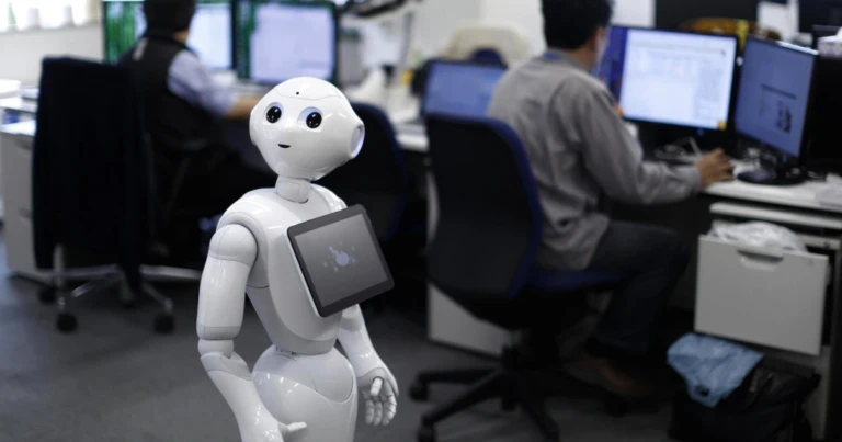 غيتس: تحولات الذكاء الاصطناعي قد تجعل أسبوع العمل ثلاثة أيام أمرًا واقعًا