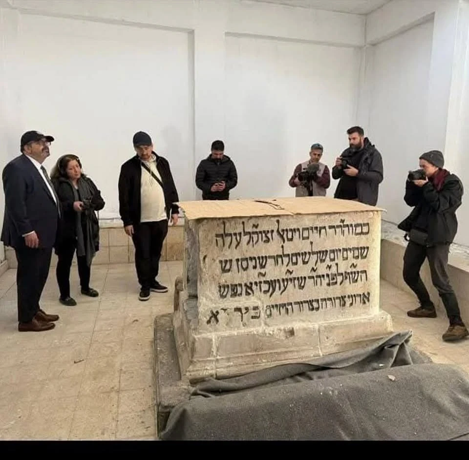 بعد 33 عامًا من التهجير.. وفد من اليهود السوريين يعود إلى دمشق ويلتقي مسؤولين حكوميين