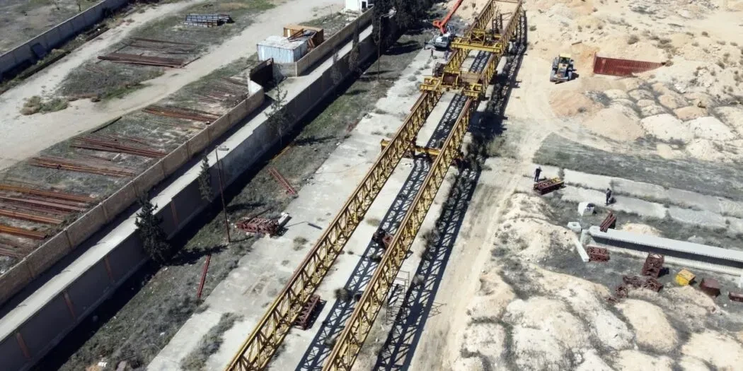 بدء ترميم جسر الرستن في سوريا باستخدام الرافعة الإيطالية سيسيت بتكلفة 2 مليون دولار