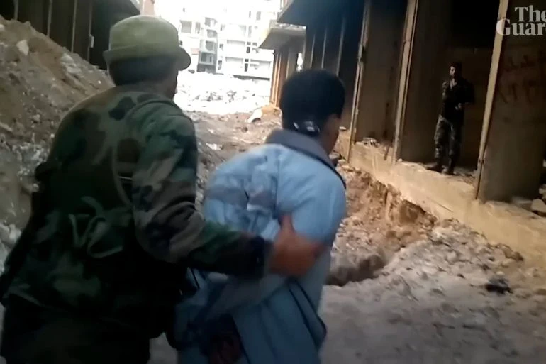 محا.ولة هر.وب فـا.شلة لمتـ.ـهم في "مجز.رة التضا.من" خلال محا.كمته في ألمانيا