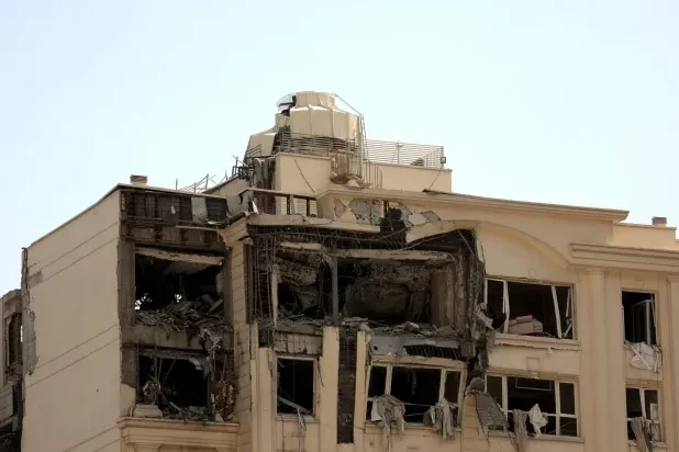 إسرائيل تحـ.ـذر الإيرانيين القاطنين قرب المنشآت النووية وتدعوهم للإخلاء الفوري