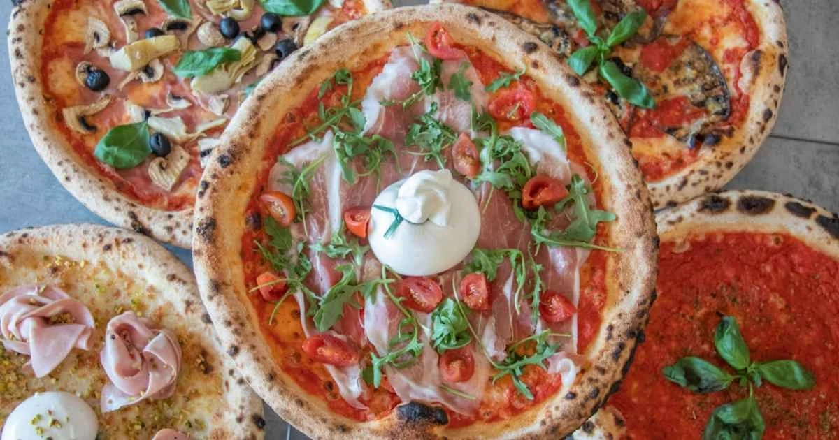 من طعام الفقراء إلى رمز وطني: القصة التاريخية لولادة البيتزا في نابولي