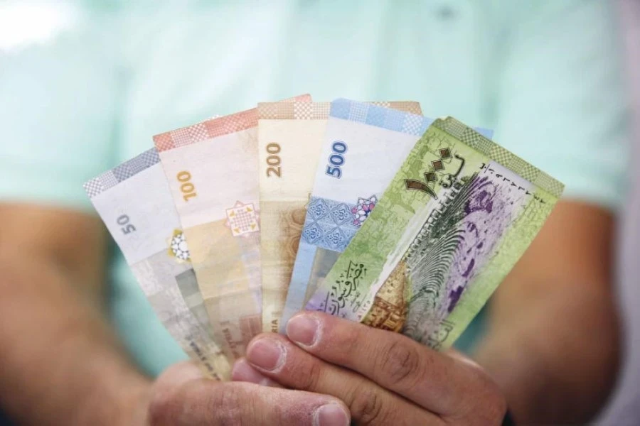 سعر صرف الليرة السورية عند افتتاح يوم الأحد