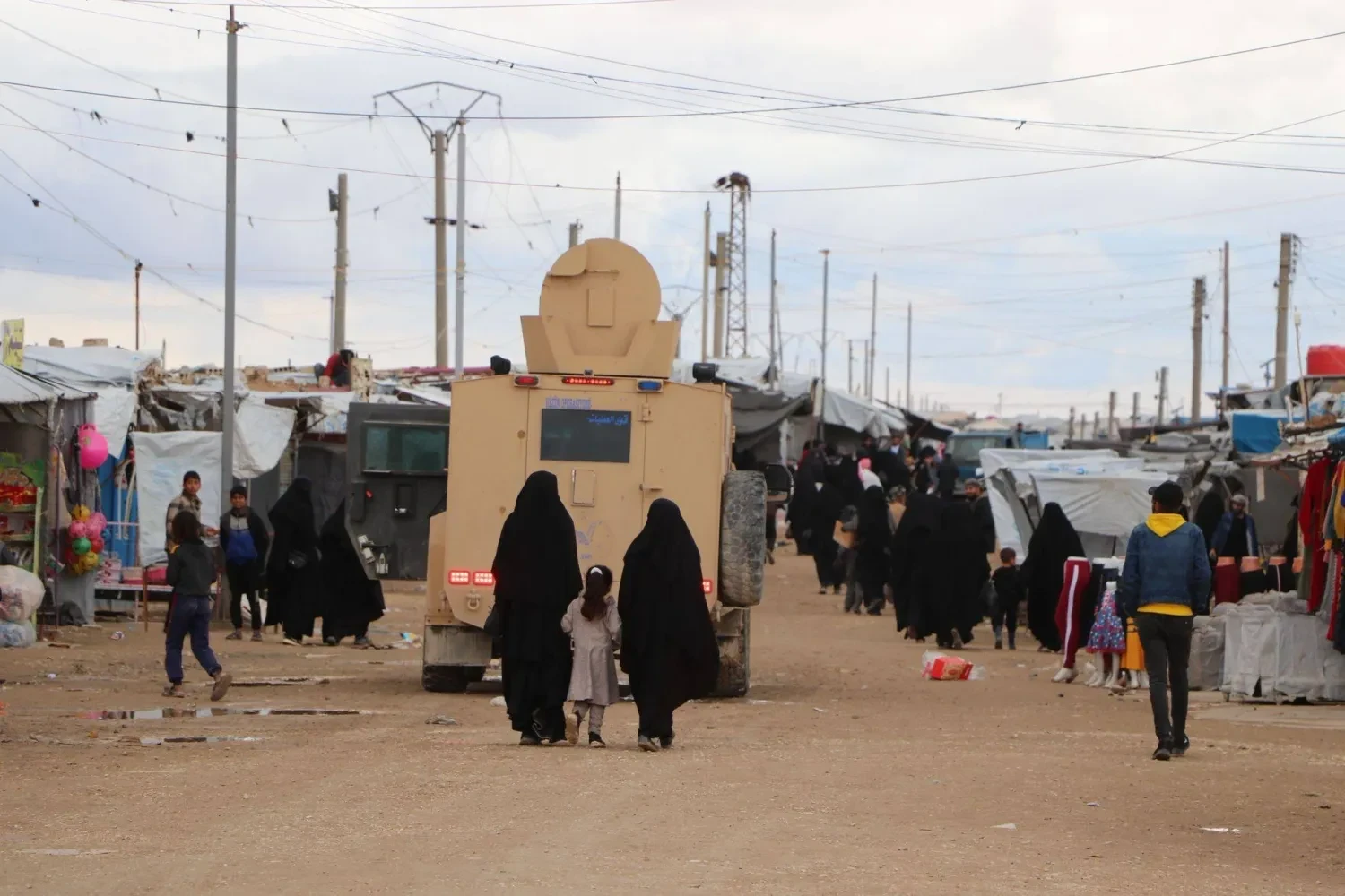 الحكومة السورية تحمّل “قسد” مسؤولية أي تبعات أمنية مرتبطة بمخيم الهول