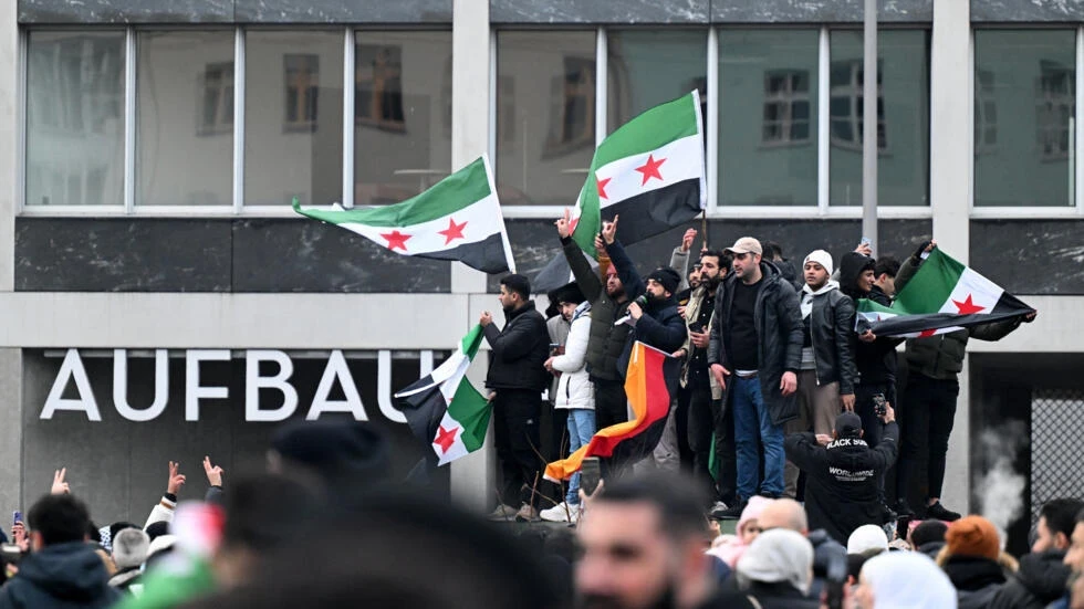 مفاوضات بين ألمانيا وسوريا لإعادة مئات الآلاف من اللاجئين: من هم المستفيدون؟