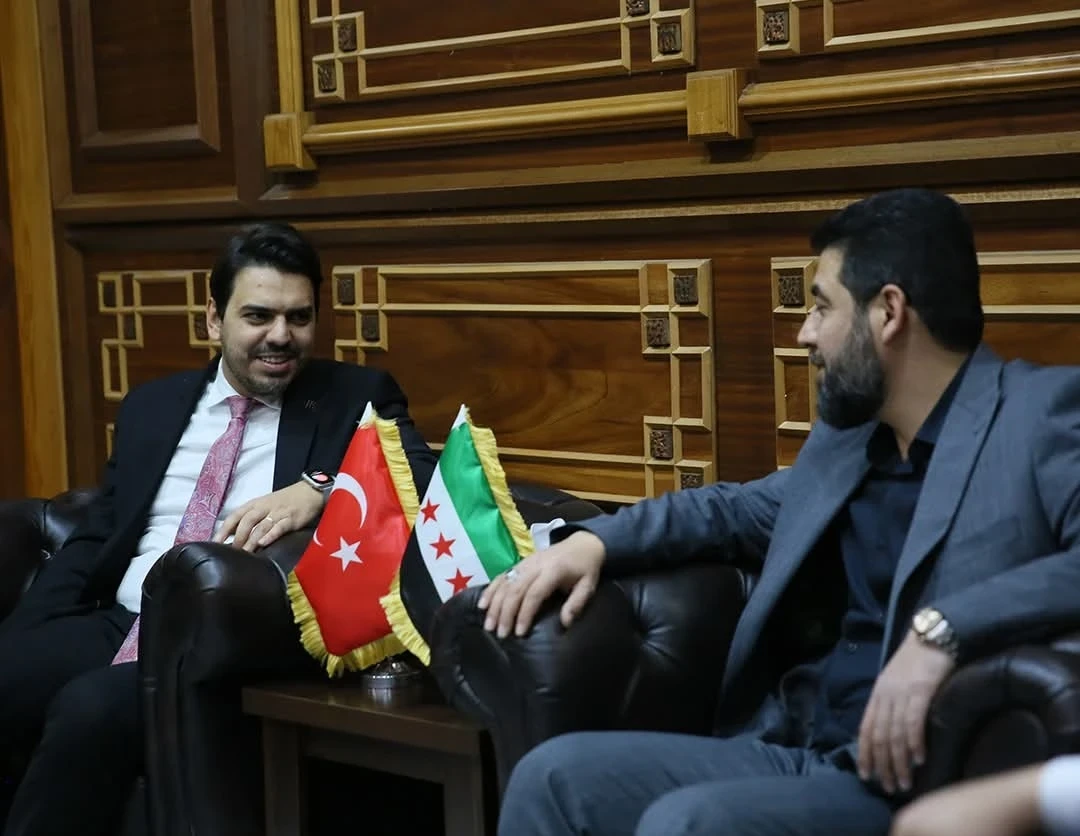 مسؤول تركي: رؤية الشعب السوري سعيدًا بعد سقوط النظام أسعدتنا أيضًا!