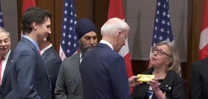 مسؤولة كندية تهدي الرئيس الأمريكي شكولاتة من صنع عائلة سورية
