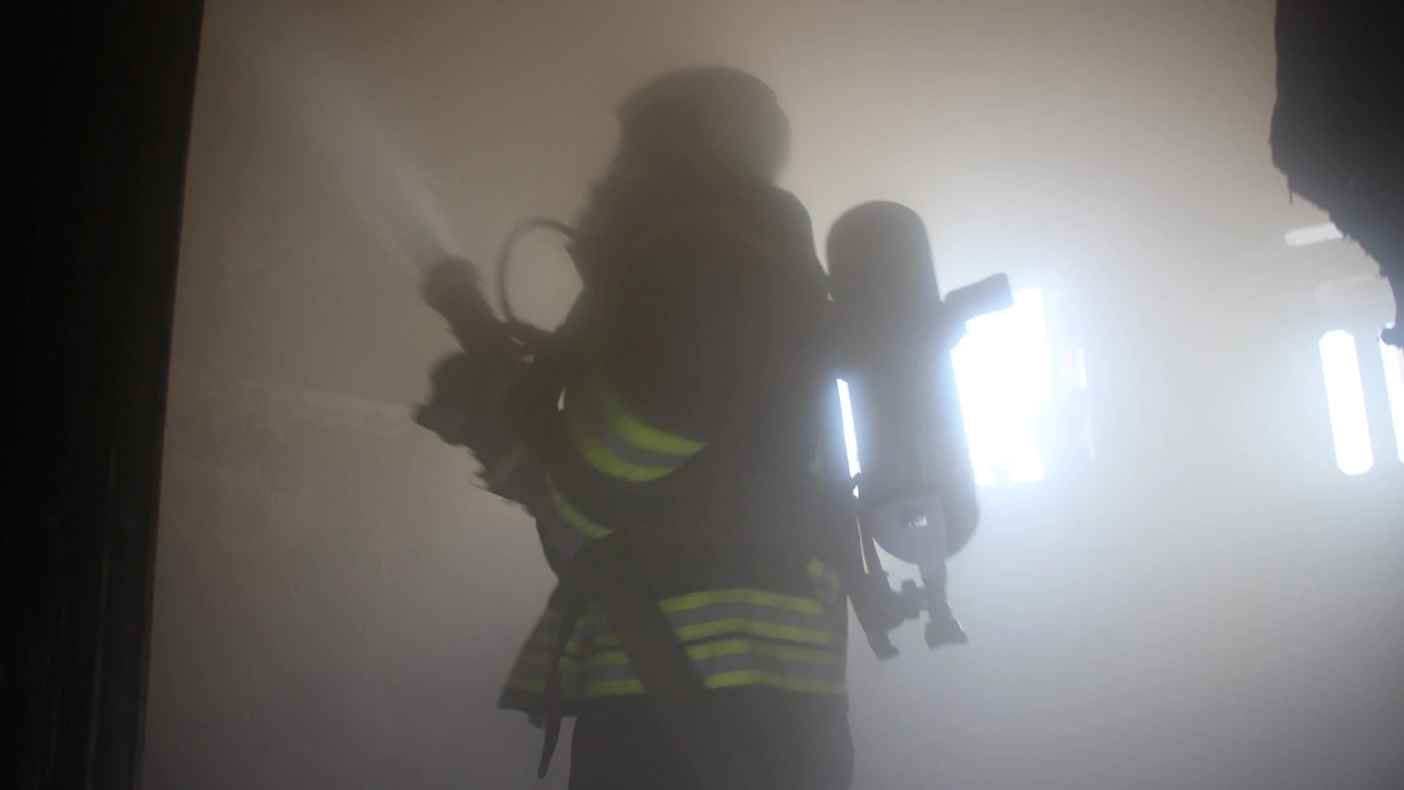 وفاة 3 مدنيين بينهم طفلان في حريق بمنزل سكني في إدلب والدفاع المدني يتدخل