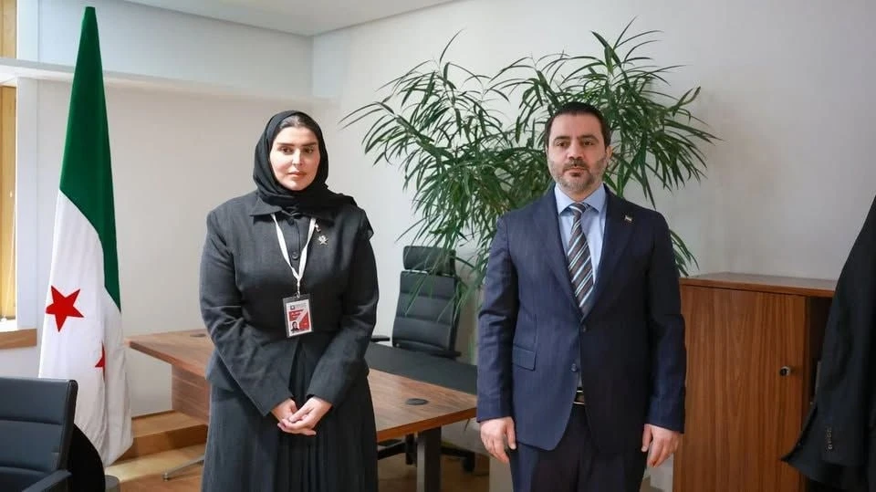 وزير الخارجية أسعد الشيباني يلتقي وزير الدولة للتعاون الدولي القطري في مؤتمر بروكسل