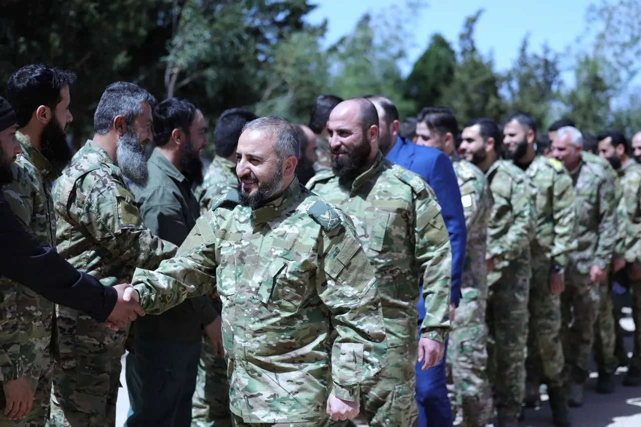 الجيش السوري يفتح باب العودة للضباط المنشقين ضمن إجراءات تنظيمية