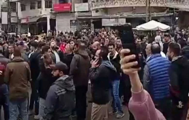 احتجاجات اللاذقية بين استنفار أمني وتحذيرات خارجية