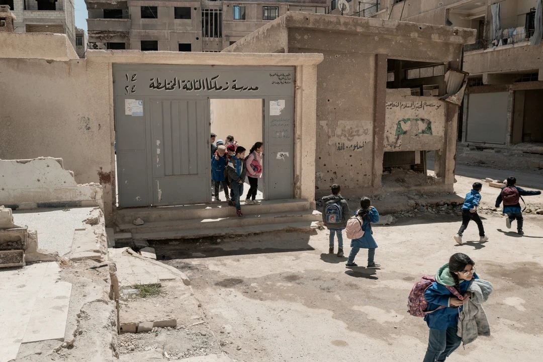 تشديد قضائي في سوريا لمواجهة تسرب الأطفال من المدارس