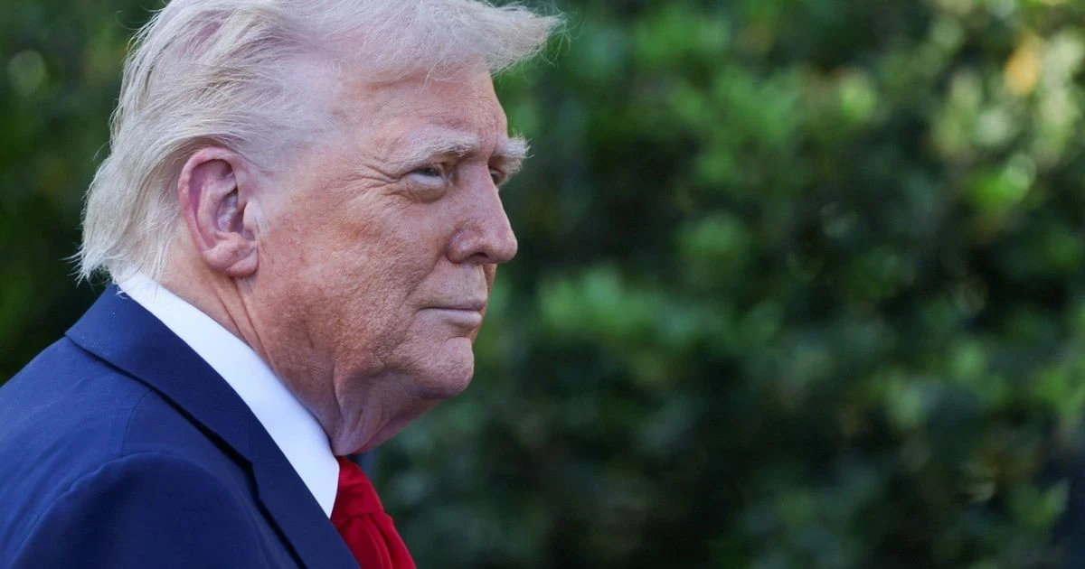 تغريدات ترمب في أول 100 يوم: تأثيرات سياسية واقتصادية على أميركا والعالم