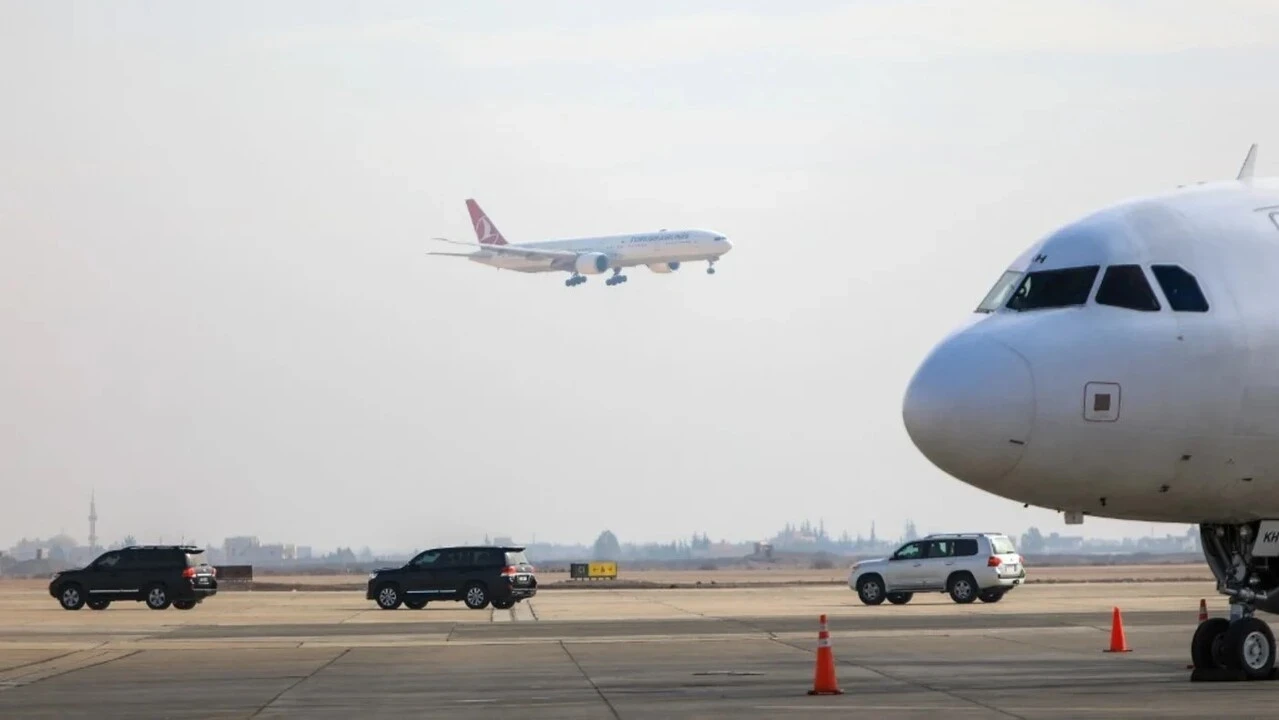 الحكومة السورية تعلّق أول رحلة طيران تركية إلى دمشق وتضع شرطاً أساسياً لاستئنافها