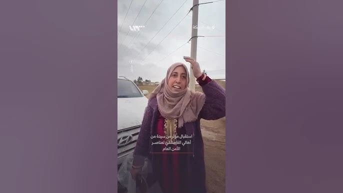 وزارة الدفاع تكرّم سيدة من القامشلي لدعمها الأمن الداخلي