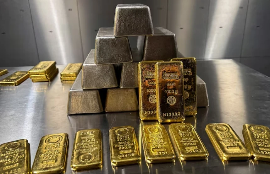 الذهب والفضة يشهدان انخفاضات قياسية: ماذا يعني ذلك للمستثمرين والأسر؟